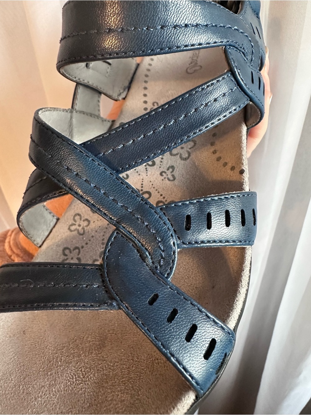 2pr Baretraps Strappy Comfort Jacey Sandals Navy & Red Rose size 10 - Picture 8 of 15